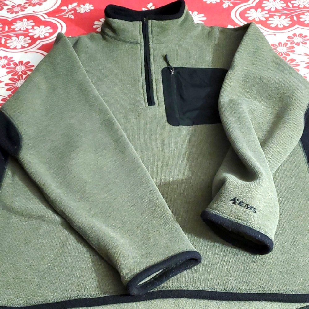 Eastern Mountain Sports Green and Black Men's Sweater
